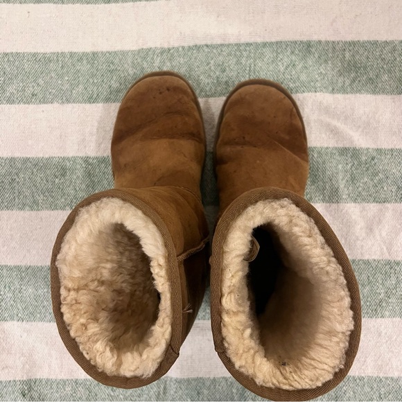 Size 8 Ugg Boots - Picture 6 of 8